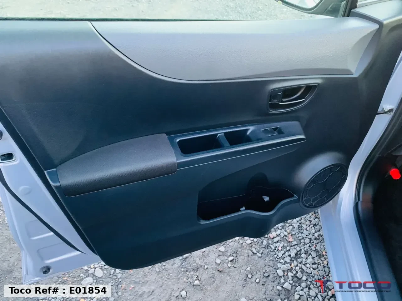 2013 TOYOTA VITZ
