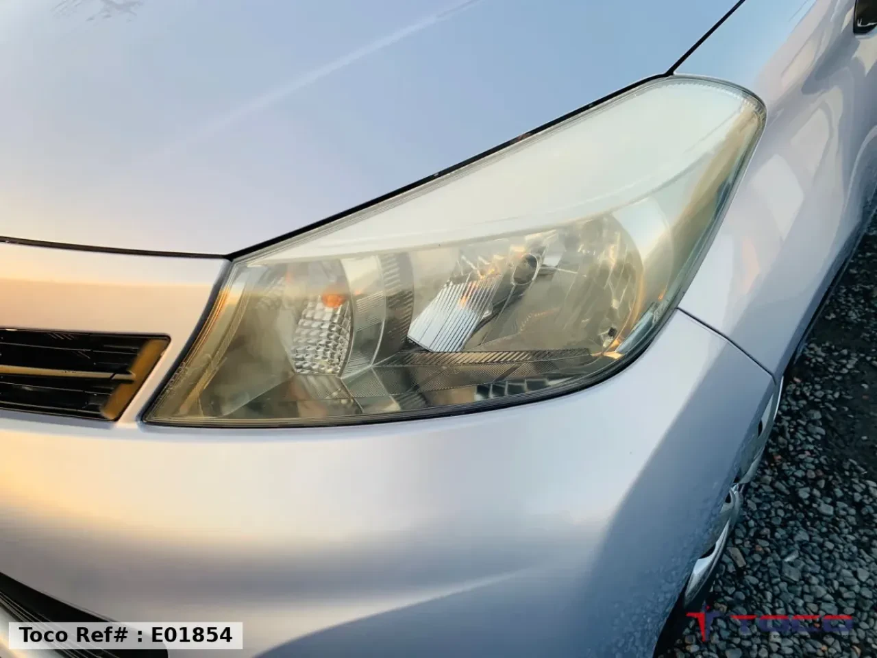 2013 TOYOTA VITZ