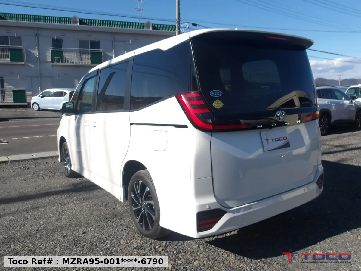 2023 TOYOTA NOAH