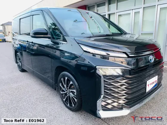 2022 TOYOTA VOXY