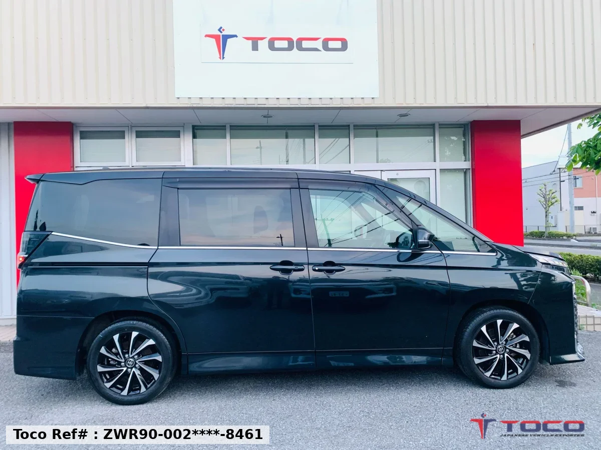 2022 TOYOTA VOXY