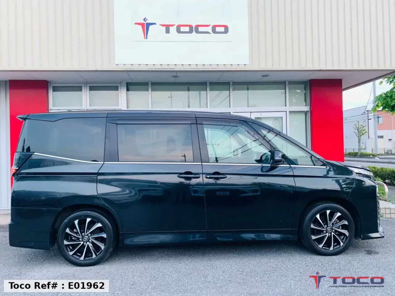 2022 TOYOTA VOXY