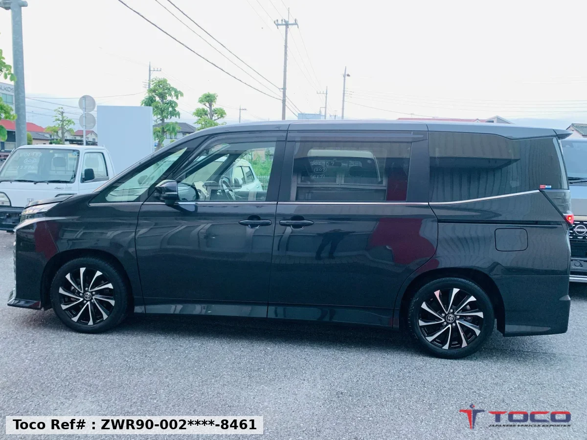 2022 TOYOTA VOXY
