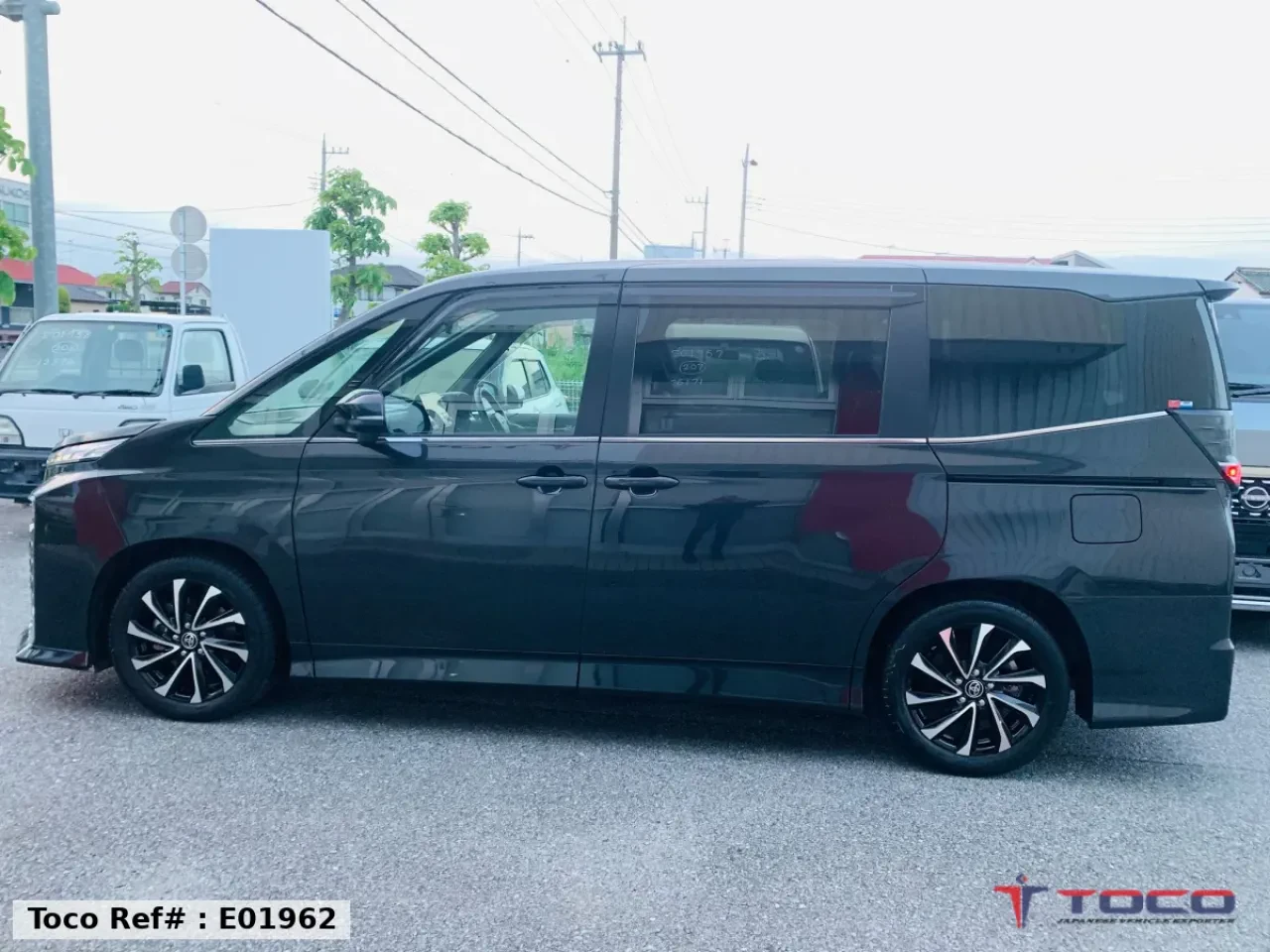 2022 TOYOTA VOXY