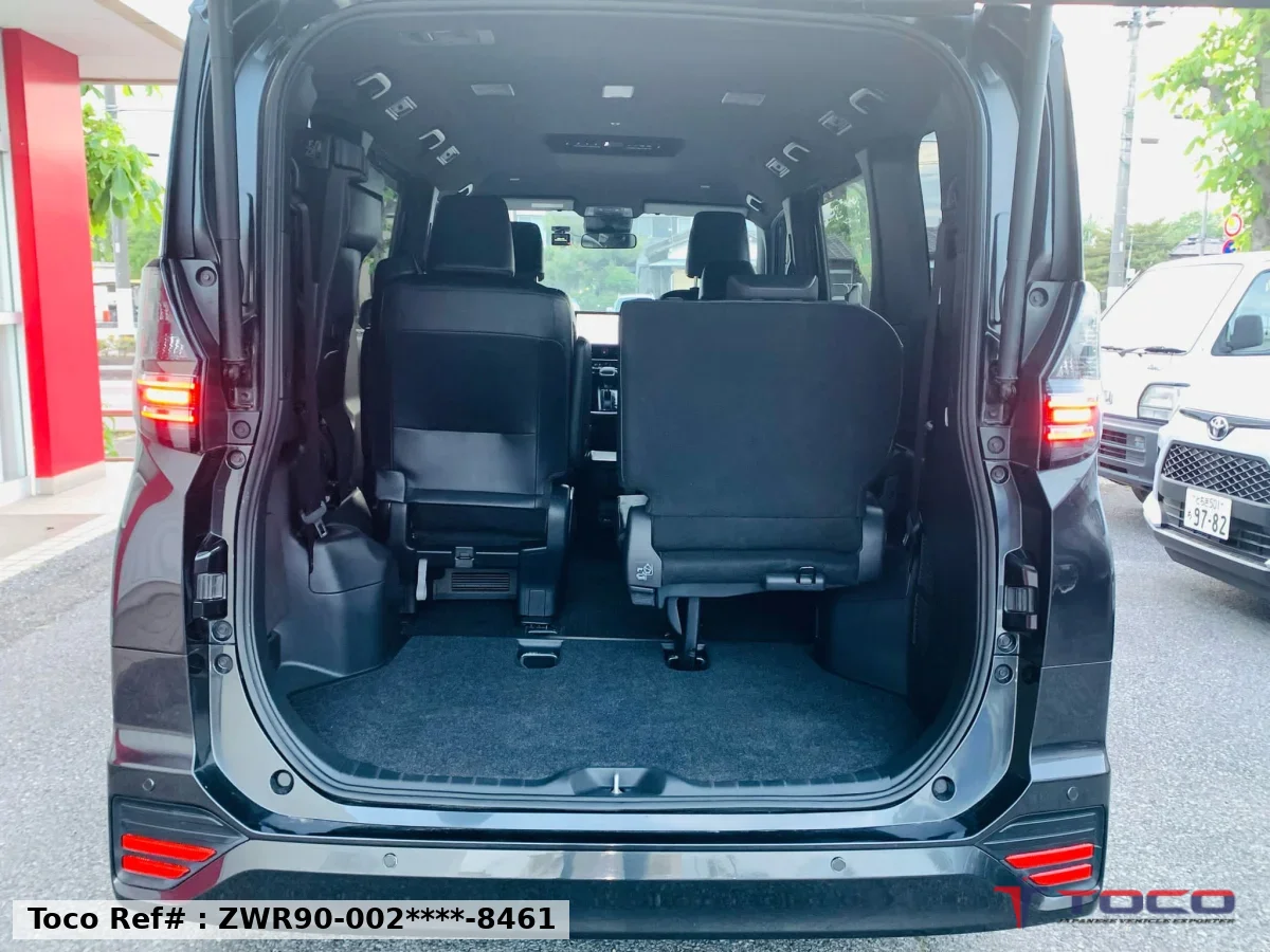2022 TOYOTA VOXY