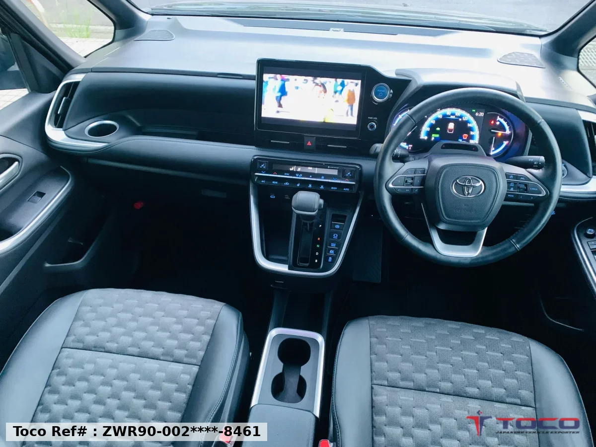 2022 TOYOTA VOXY