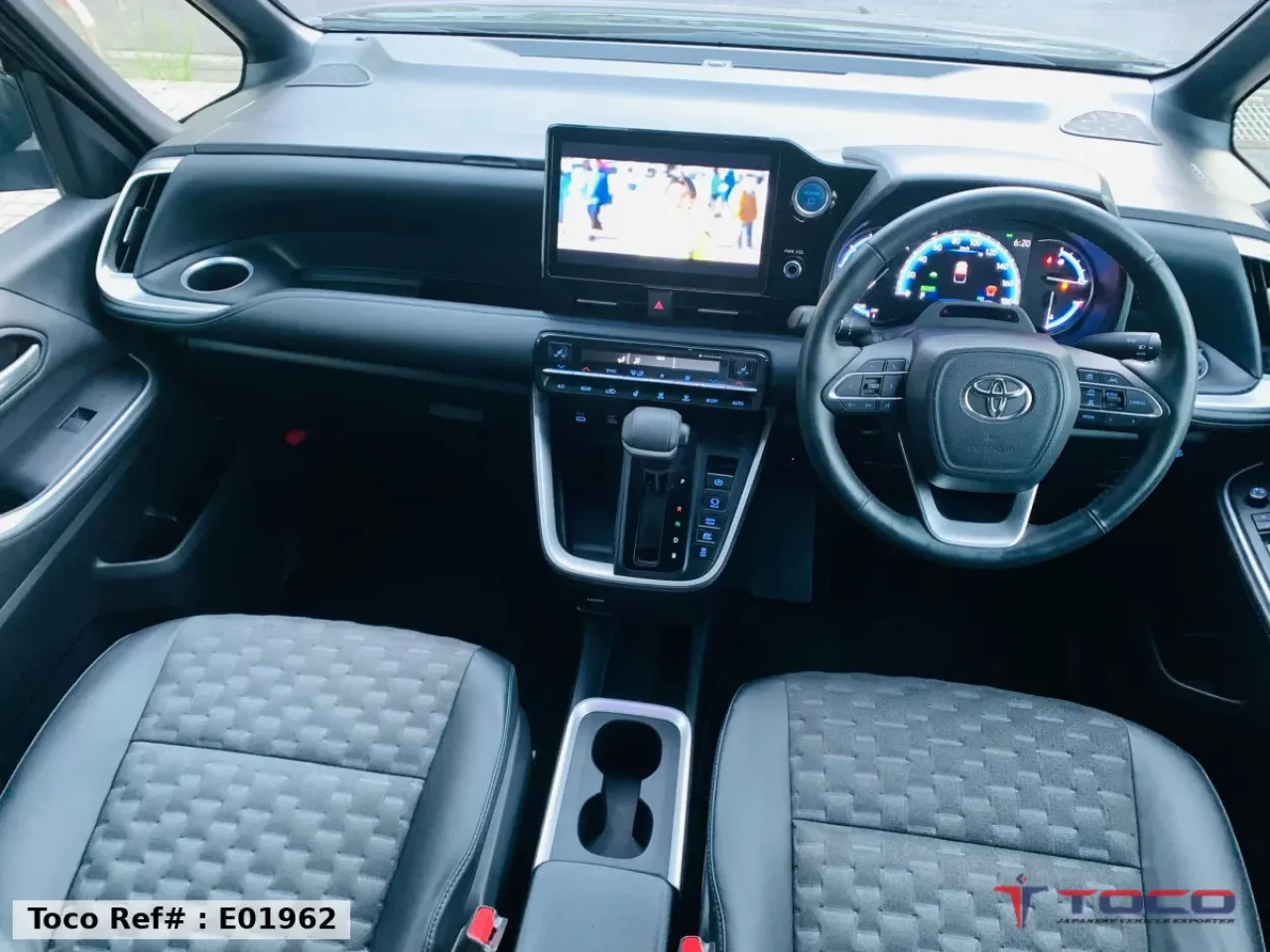 2022 TOYOTA VOXY
