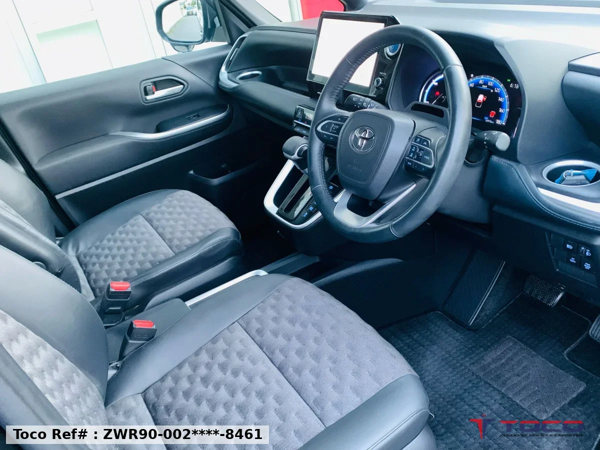 2022 TOYOTA VOXY