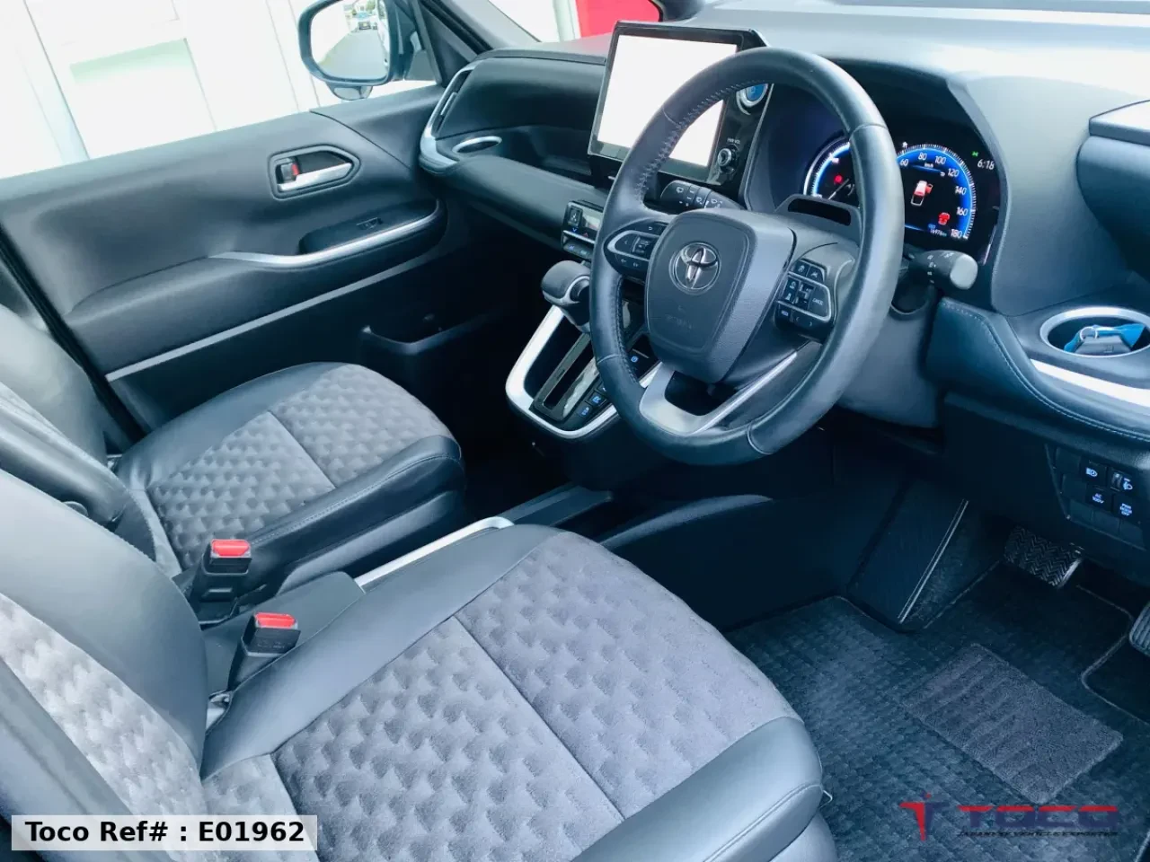 2022 TOYOTA VOXY