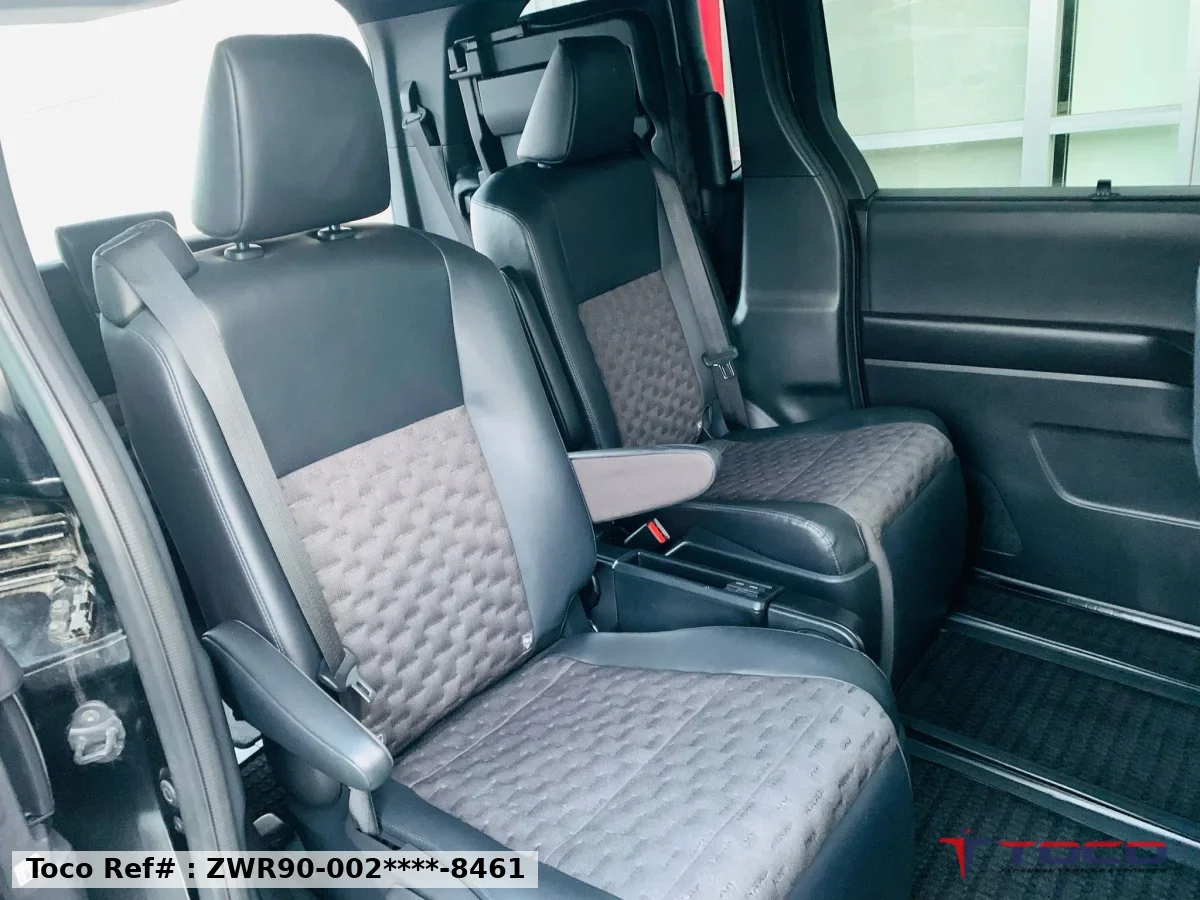 2022 TOYOTA VOXY