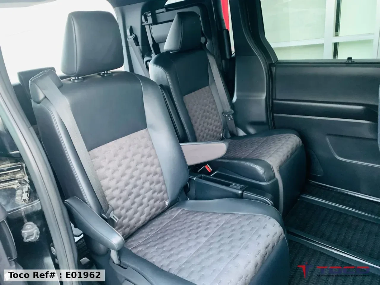 2022 TOYOTA VOXY