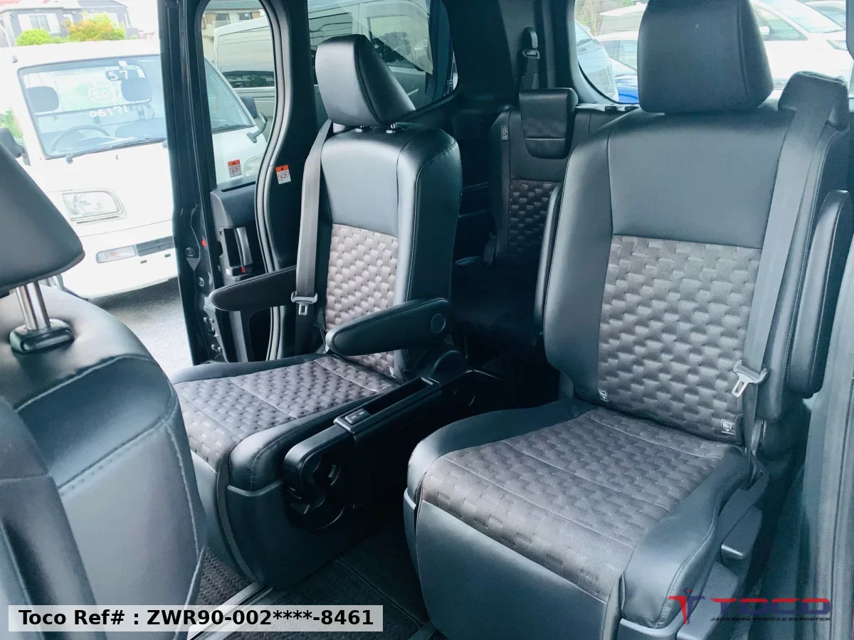 2022 TOYOTA VOXY