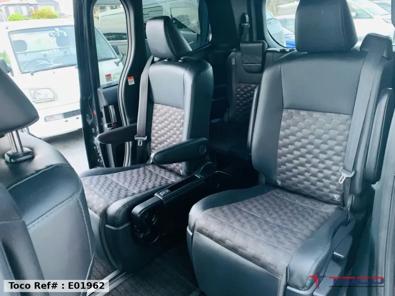2022 TOYOTA VOXY