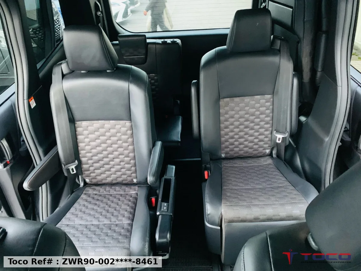 2022 TOYOTA VOXY