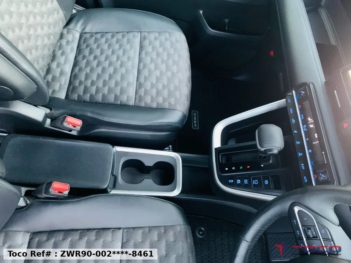 2022 TOYOTA VOXY
