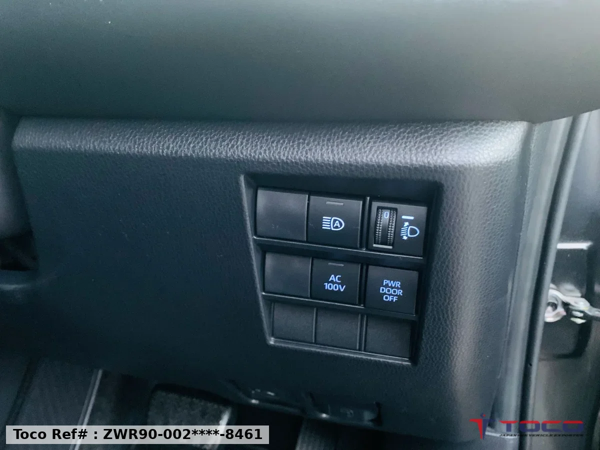 2022 TOYOTA VOXY
