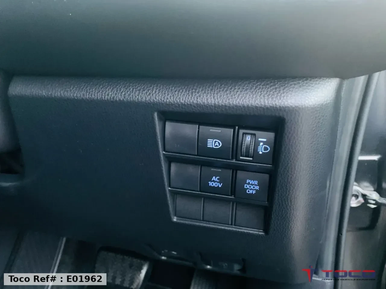 2022 TOYOTA VOXY