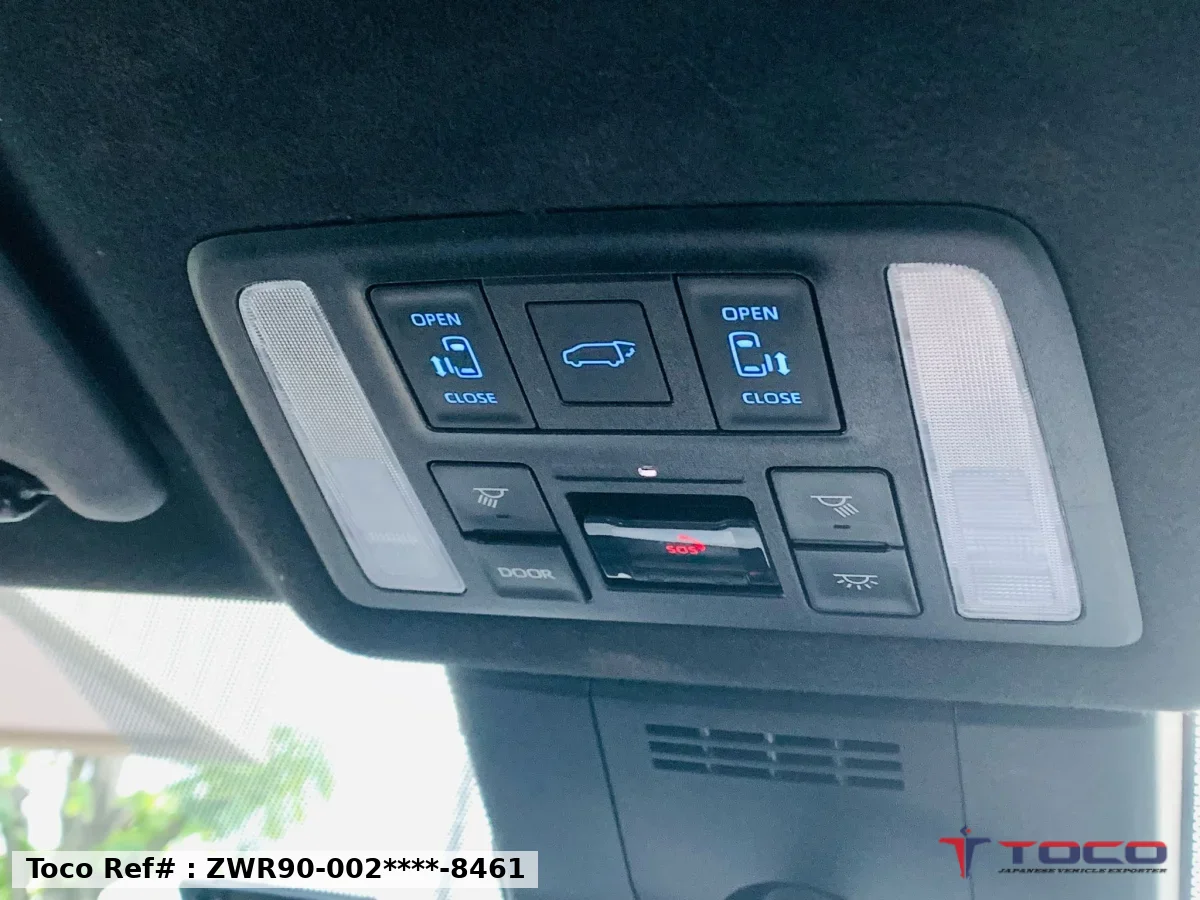 2022 TOYOTA VOXY