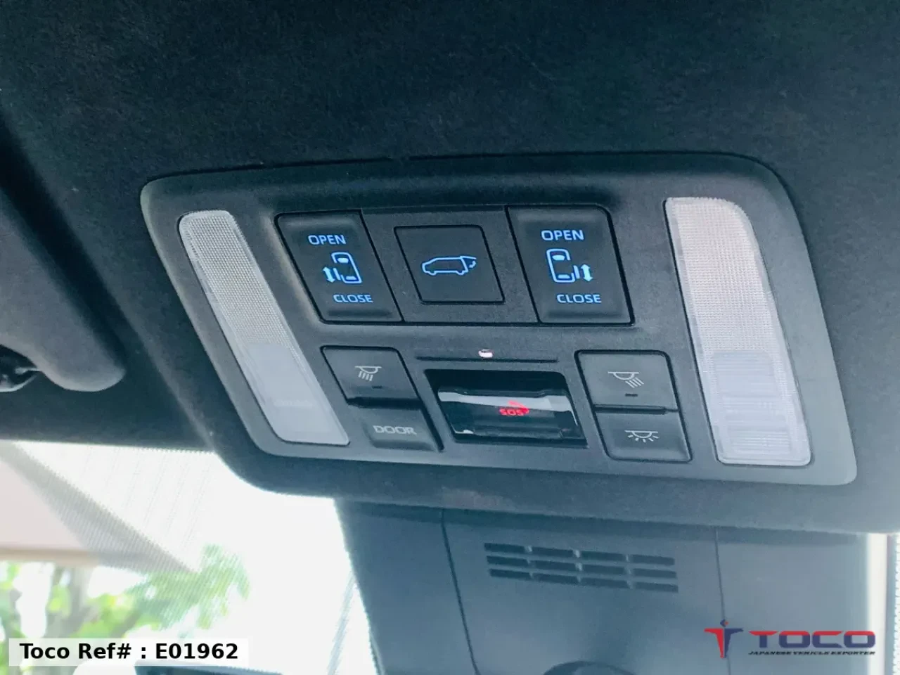 2022 TOYOTA VOXY