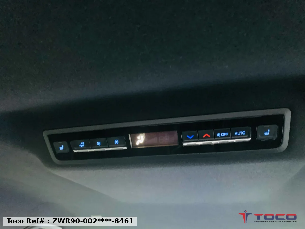2022 TOYOTA VOXY