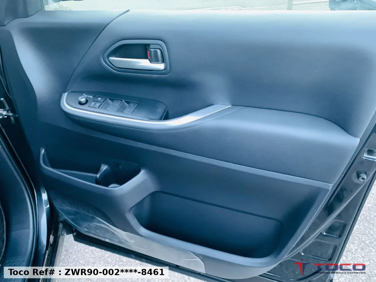 2022 TOYOTA VOXY