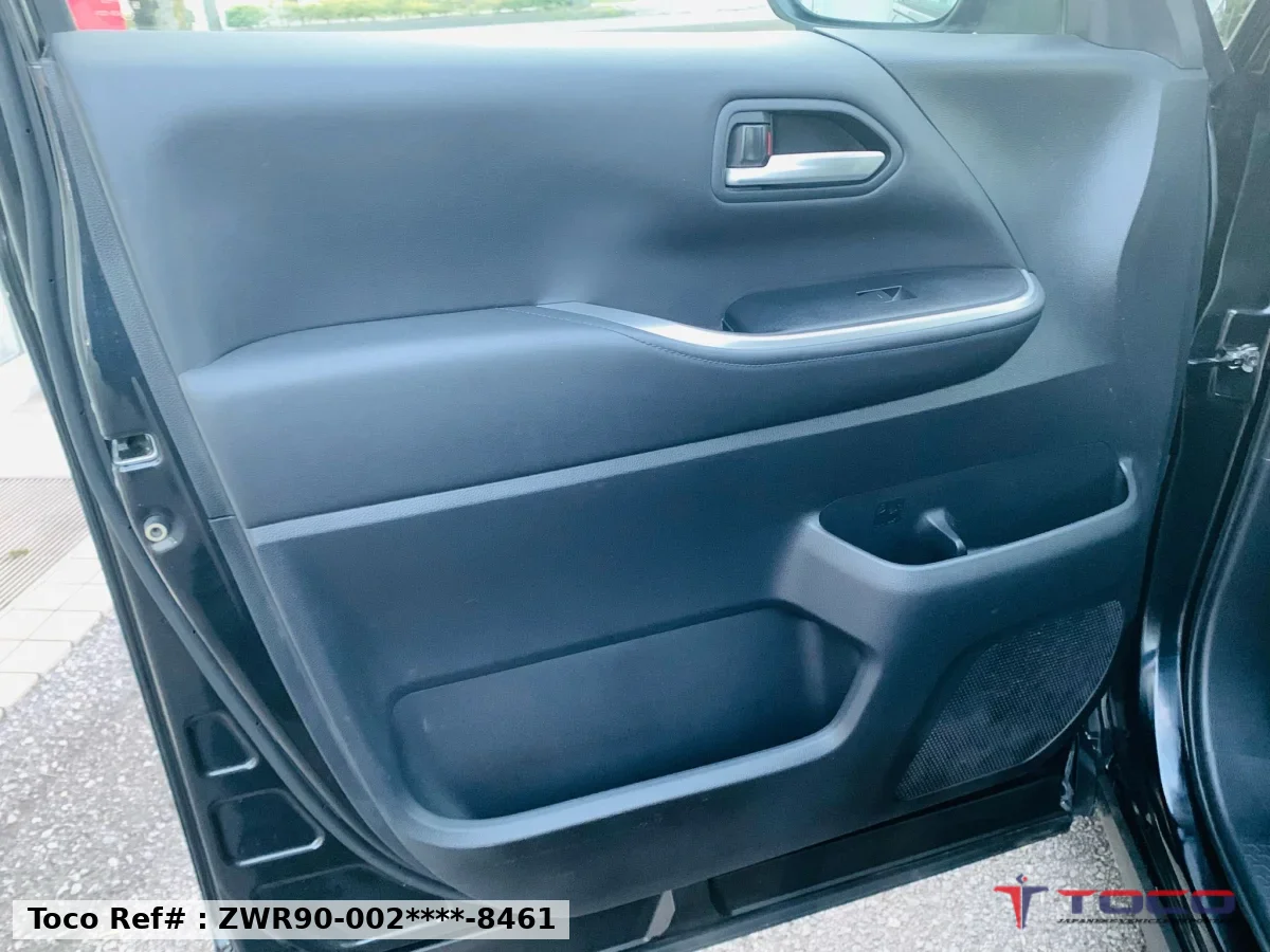 2022 TOYOTA VOXY