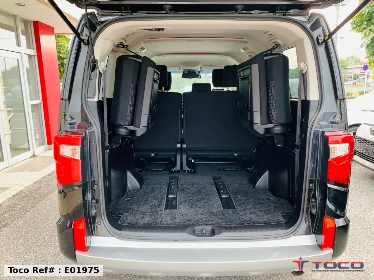 2021 MITSUBISHI DELICA P