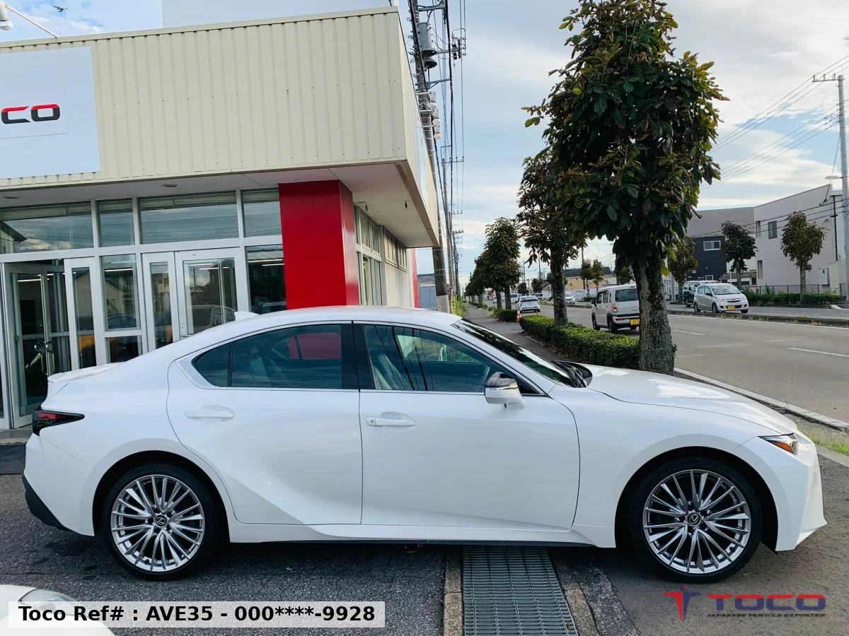 2023 Lexus IS300h