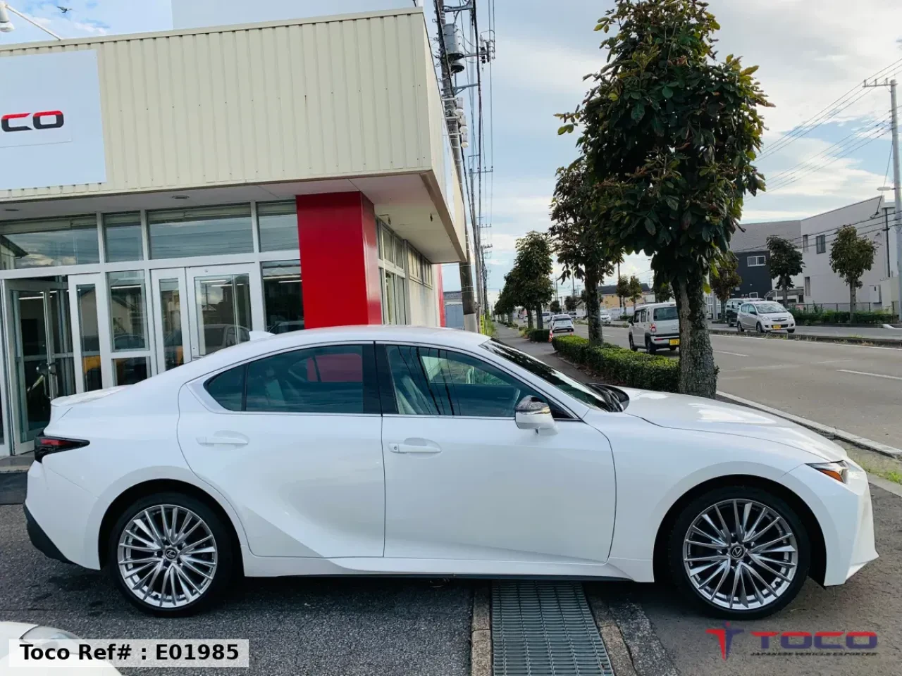 2023 Lexus IS300h