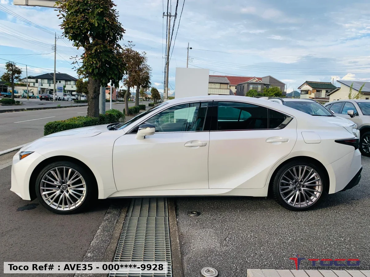 2023 Lexus IS300h