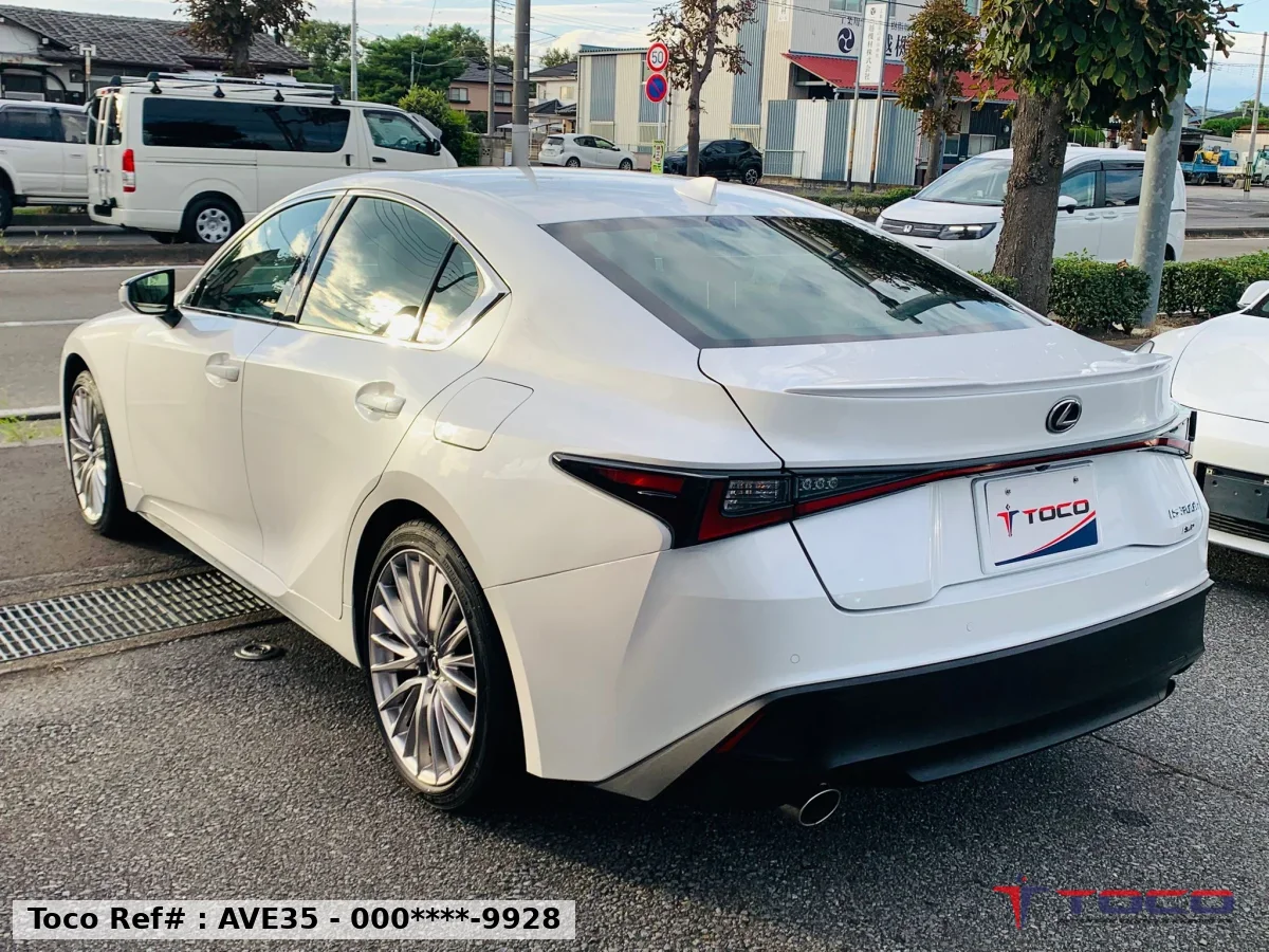 2023 Lexus IS300h