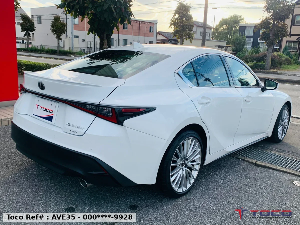 2023 Lexus IS300h