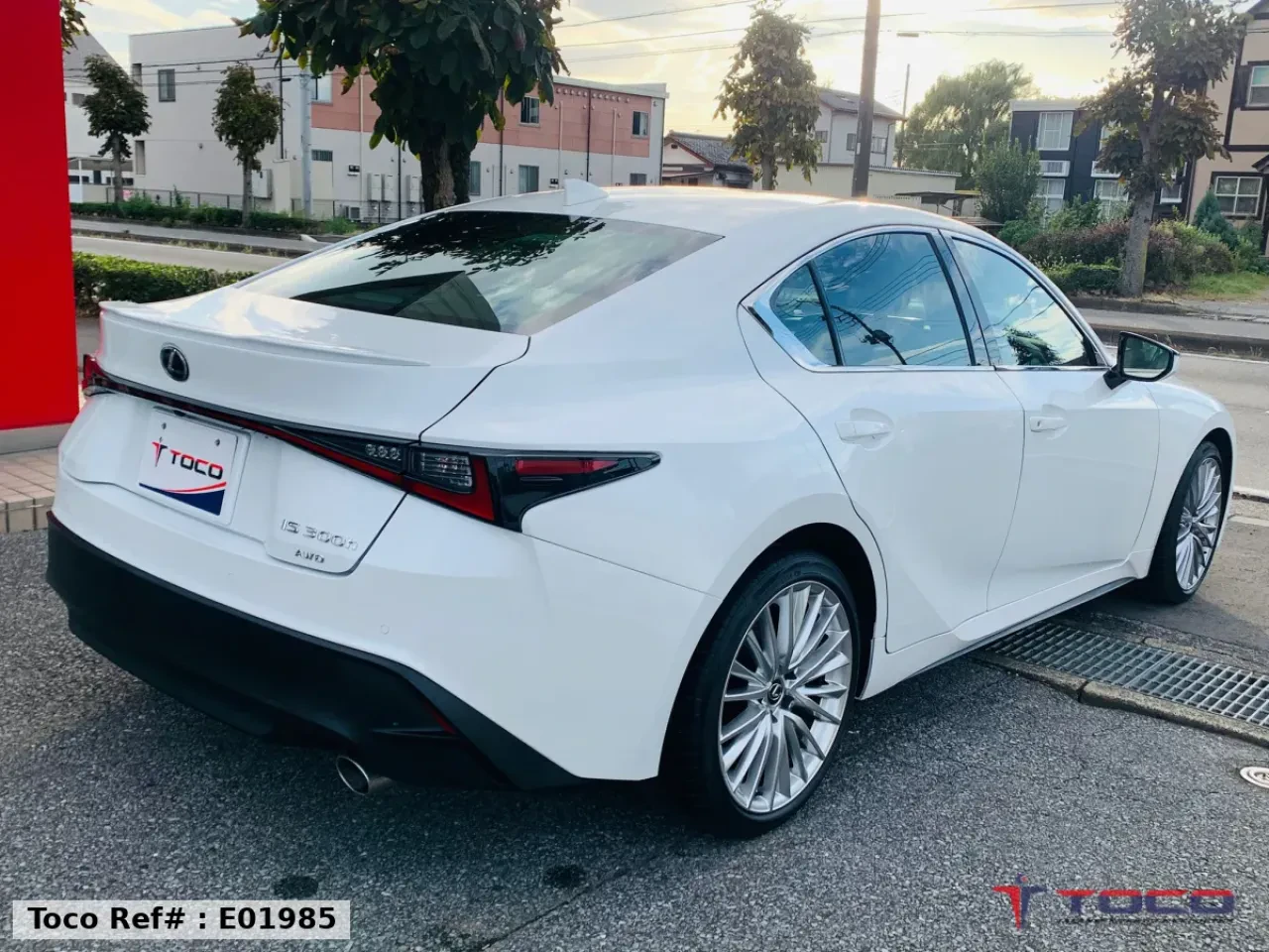 2023 Lexus IS300h