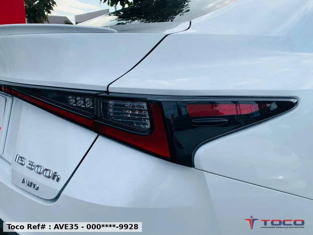 2023 Lexus IS300h