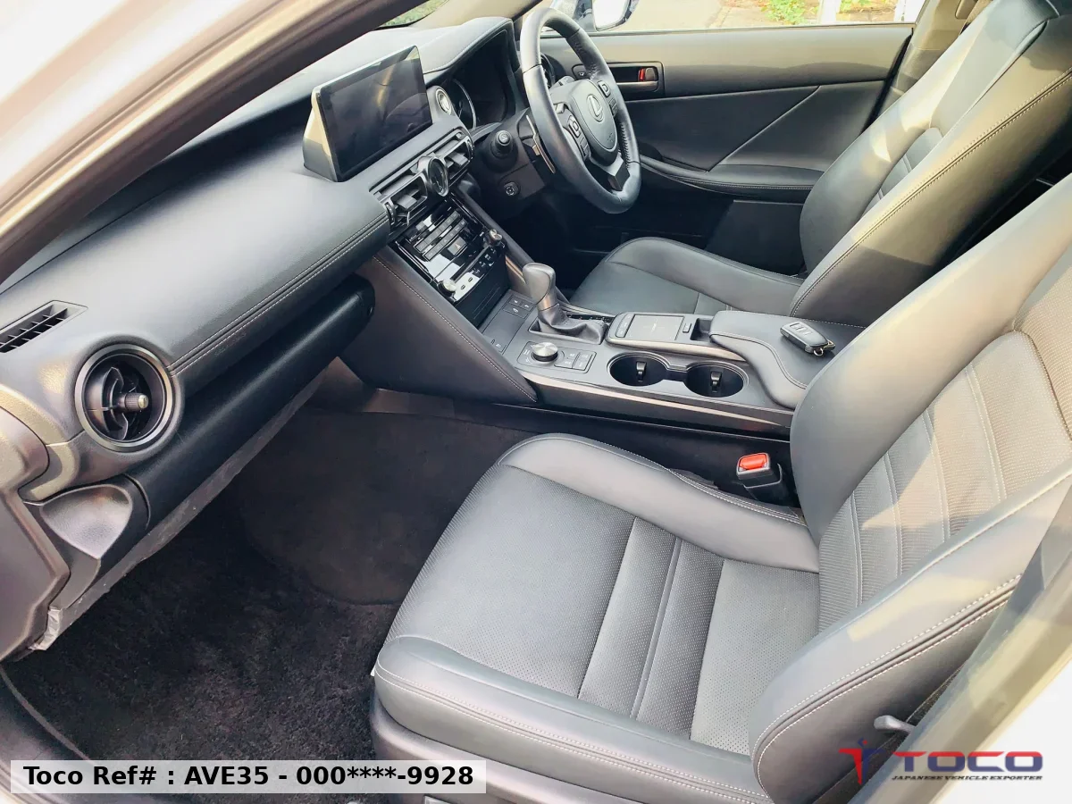 2023 Lexus IS300h