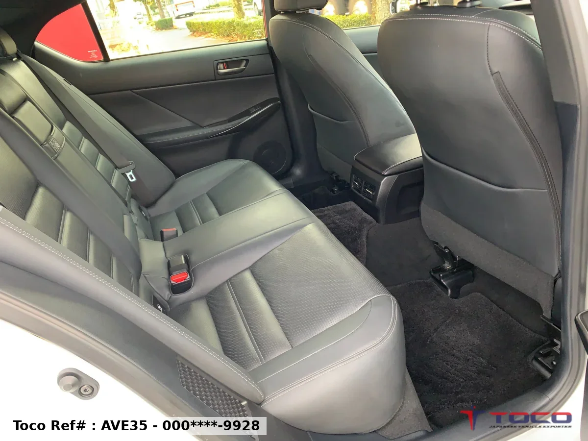 2023 Lexus IS300h