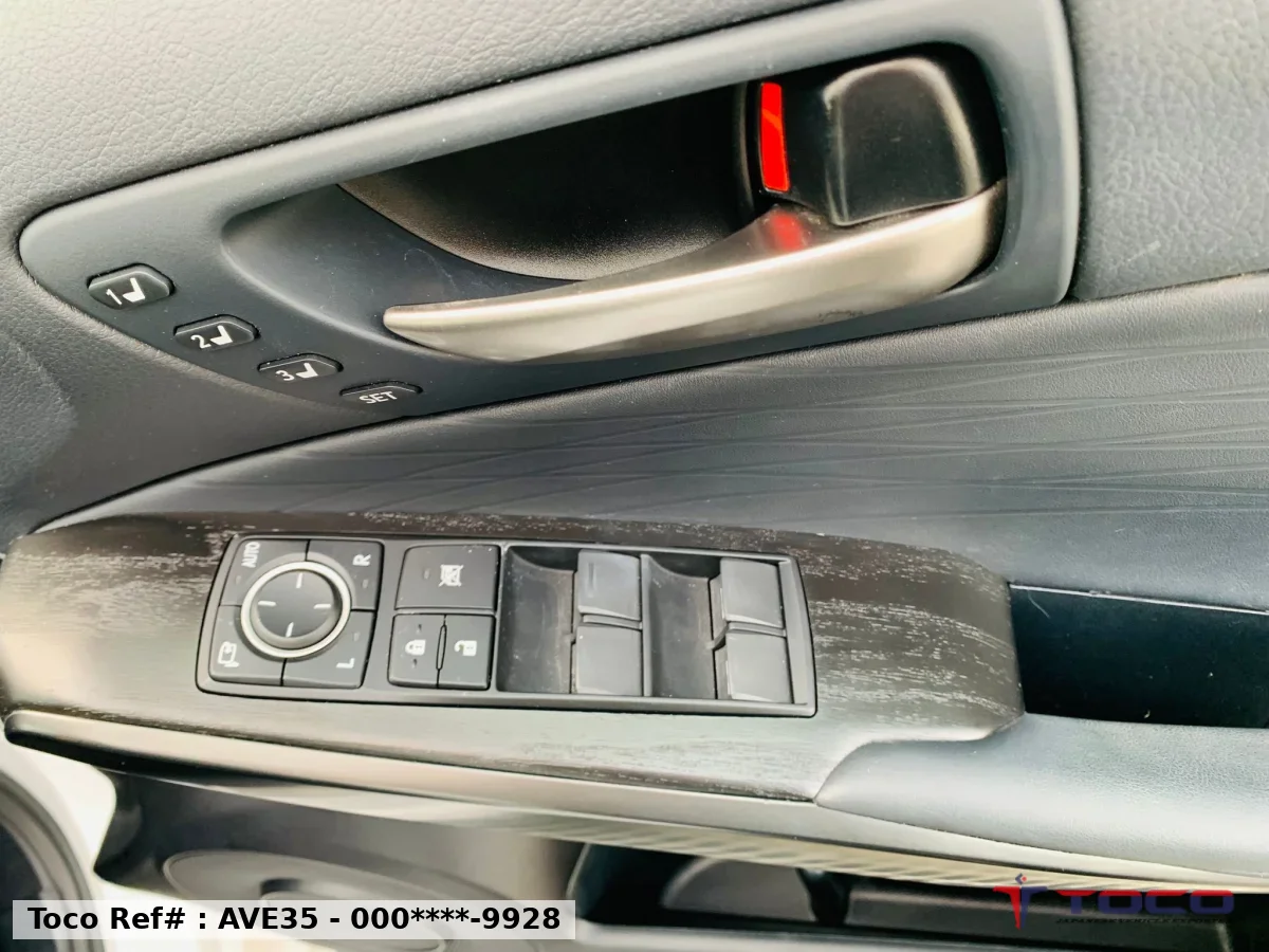 2023 Lexus IS300h