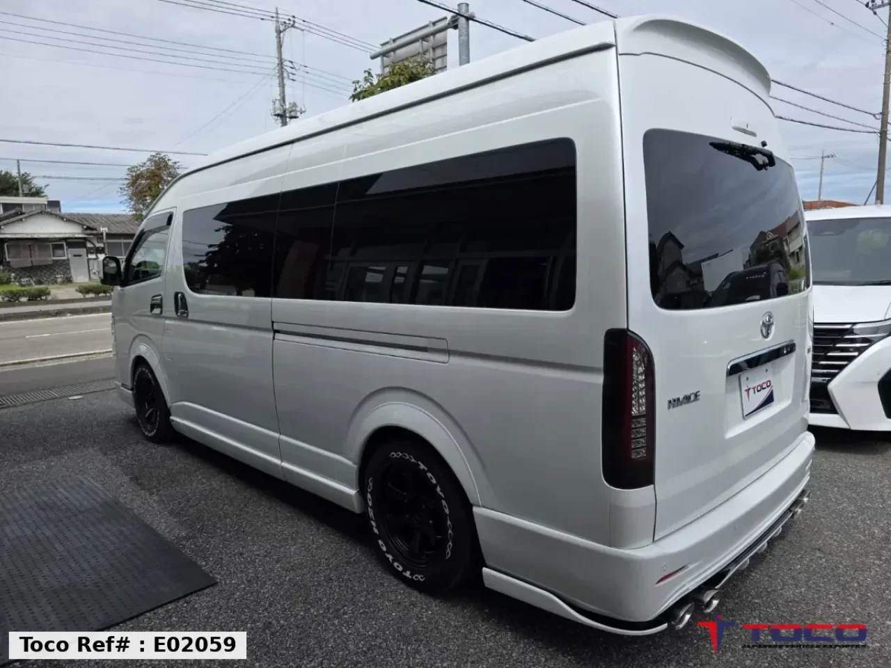 2022 TOYOTA HIACE COMMUTER