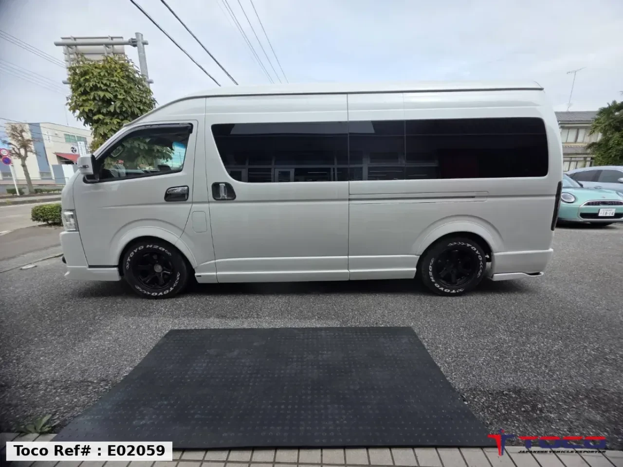 2022 TOYOTA HIACE COMMUTER