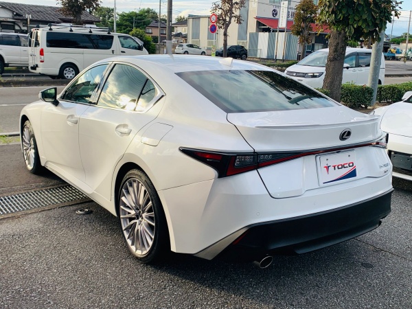 2023 Lexus IS300h - Image 7