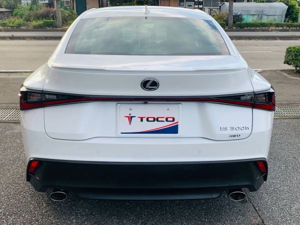 2023 Lexus IS300h - Image 8