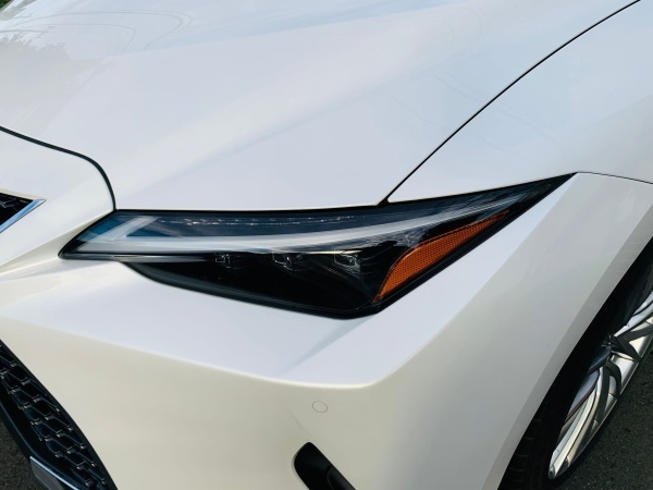 2023 Lexus IS300h - Image 11