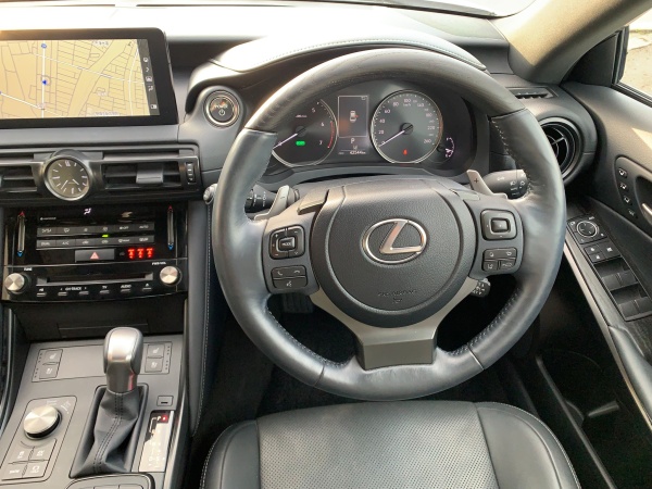 2023 Lexus IS300h - Image 21