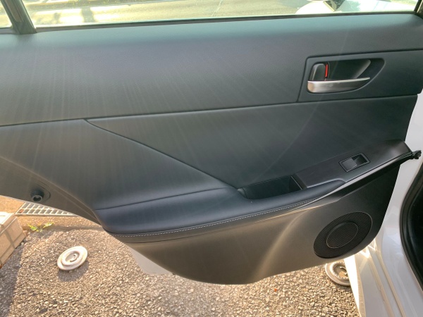 2023 Lexus IS300h - Image 28