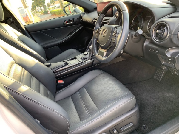 2023 Lexus IS300h - Image 26