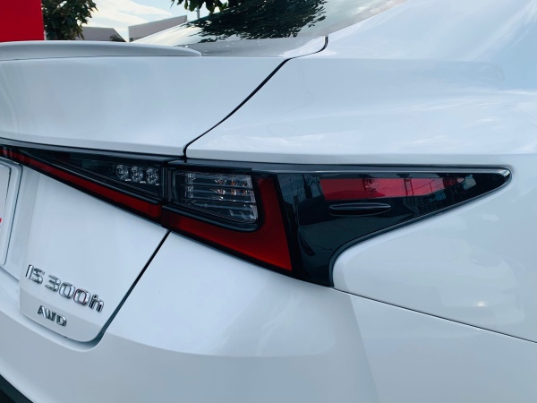 2023 Lexus IS300h - Image 14