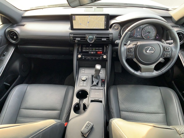 2023 Lexus IS300h - Image 19