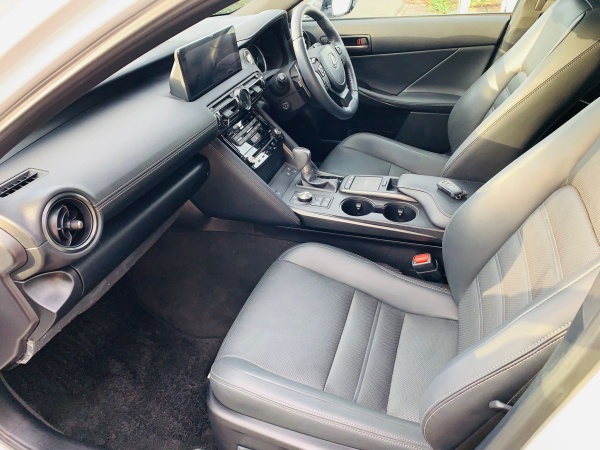 2023 Lexus IS300h - Image 20