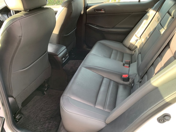 2023 Lexus IS300h - Image 25