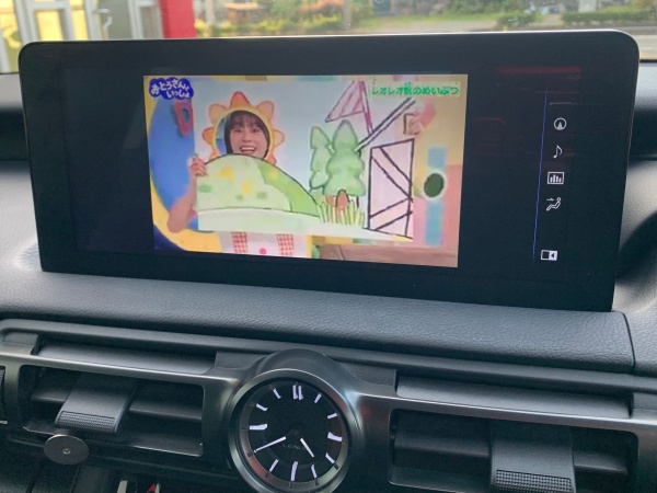 2023 Lexus IS300h - Image 23